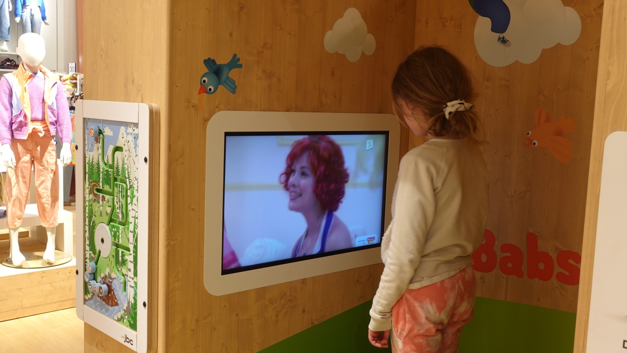 Gamification met digital signage op een digitaal scherm, doorgedreven scherm communicatie waar ook kinderen iets aan hebben.