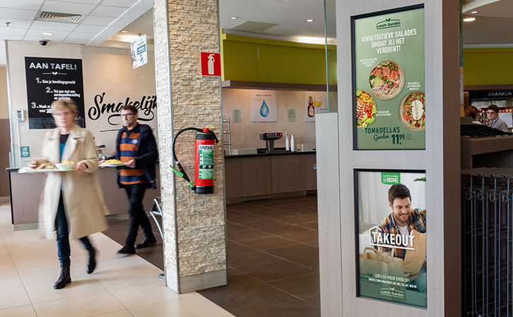restaurant met digital signage waar de menuborden en QSR informatie op getoond worden